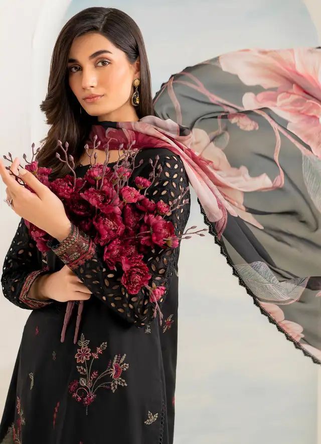 Limelight 8003 – Embroidered Lawn with Voil Dupatta