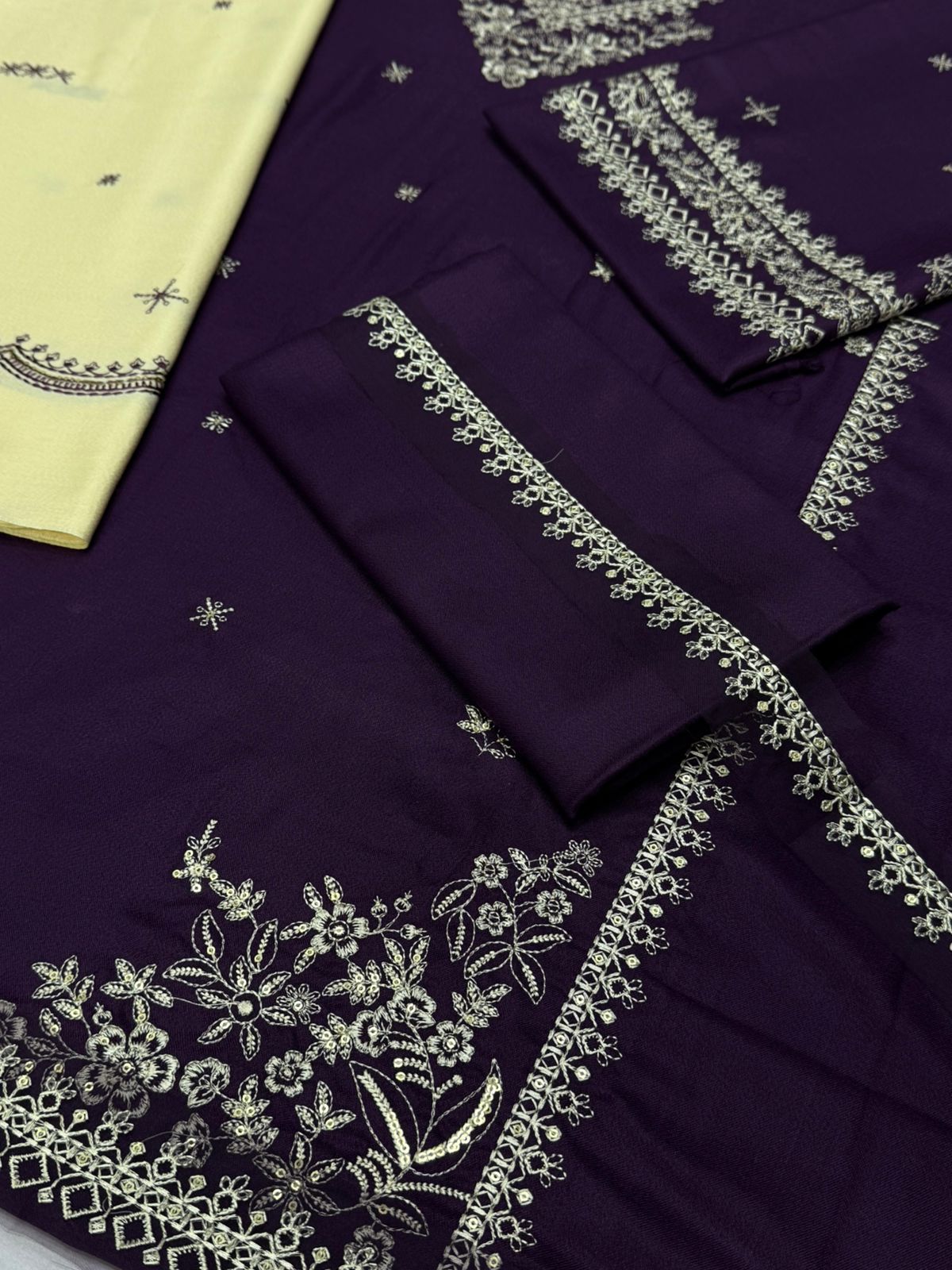 Dhanak Hit Codes – Full Heavy Embroidered 3-Piece Suit