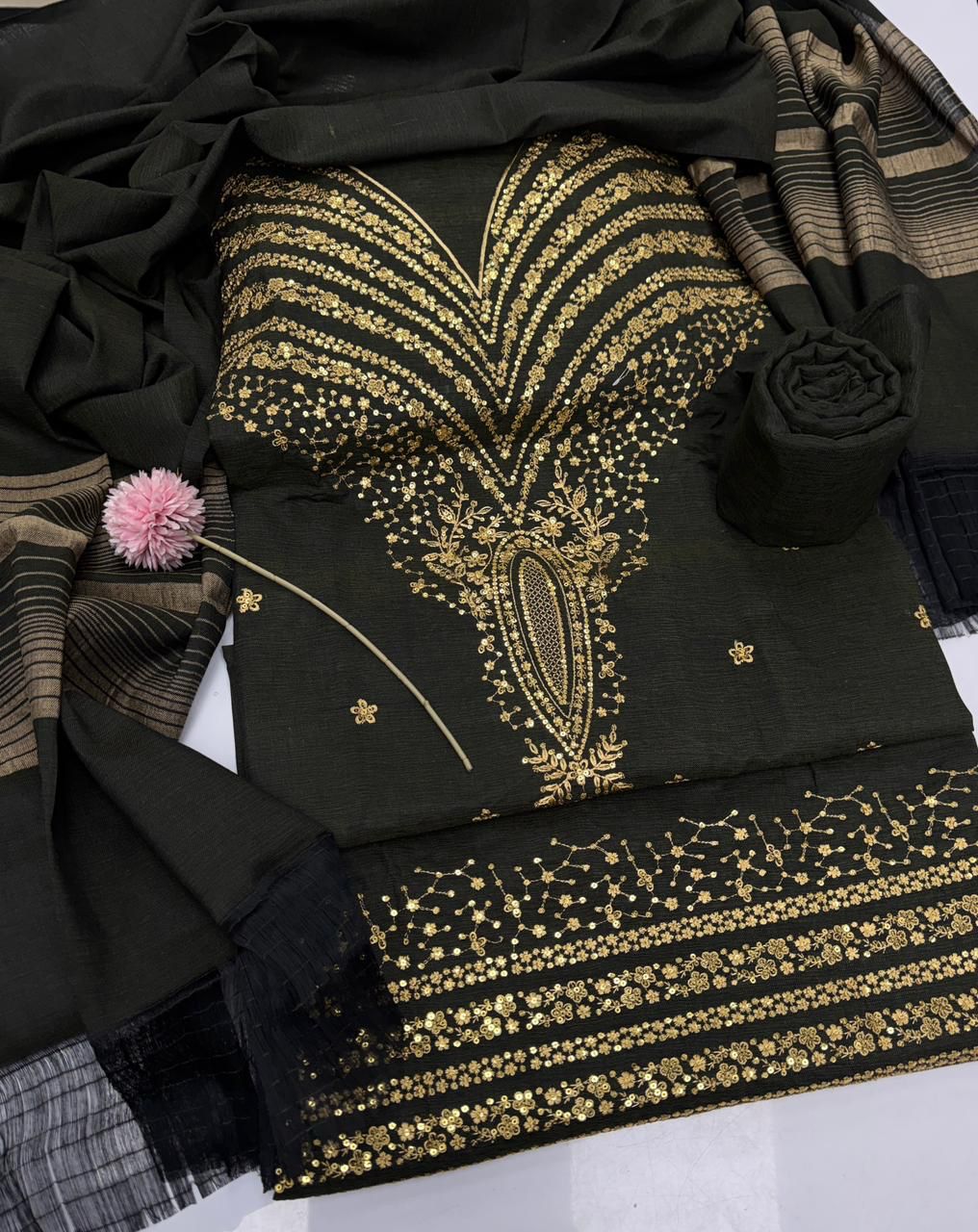 Winter Collection 2025 Khaadi Khadar 3PC Suit with Jacquard Velvet Shawl