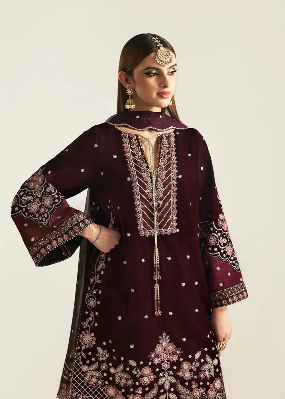 Kanwal 25 Luxury Velvet Spengle Embroidered Suit