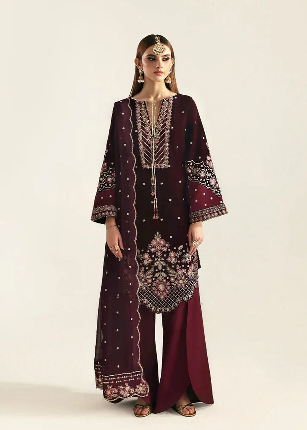 Kanwal 25 Luxury Velvet Spengle Embroidered Suit