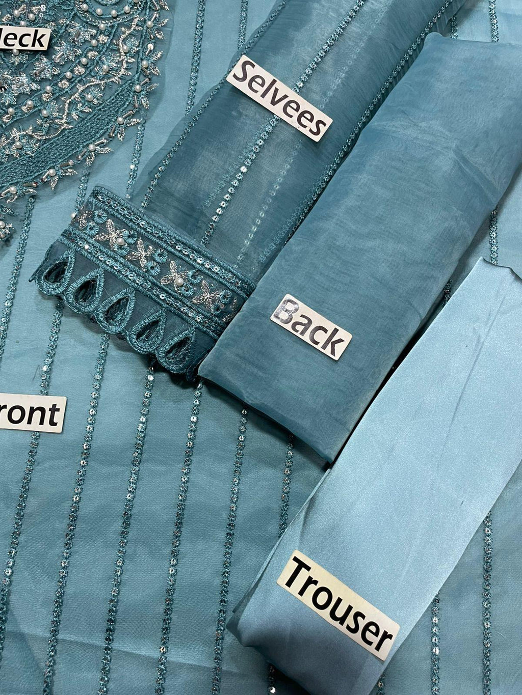 Ahmozi Maryam’s Hit Code – Unstitched 3PC Luxury Embroidered Organza Suit