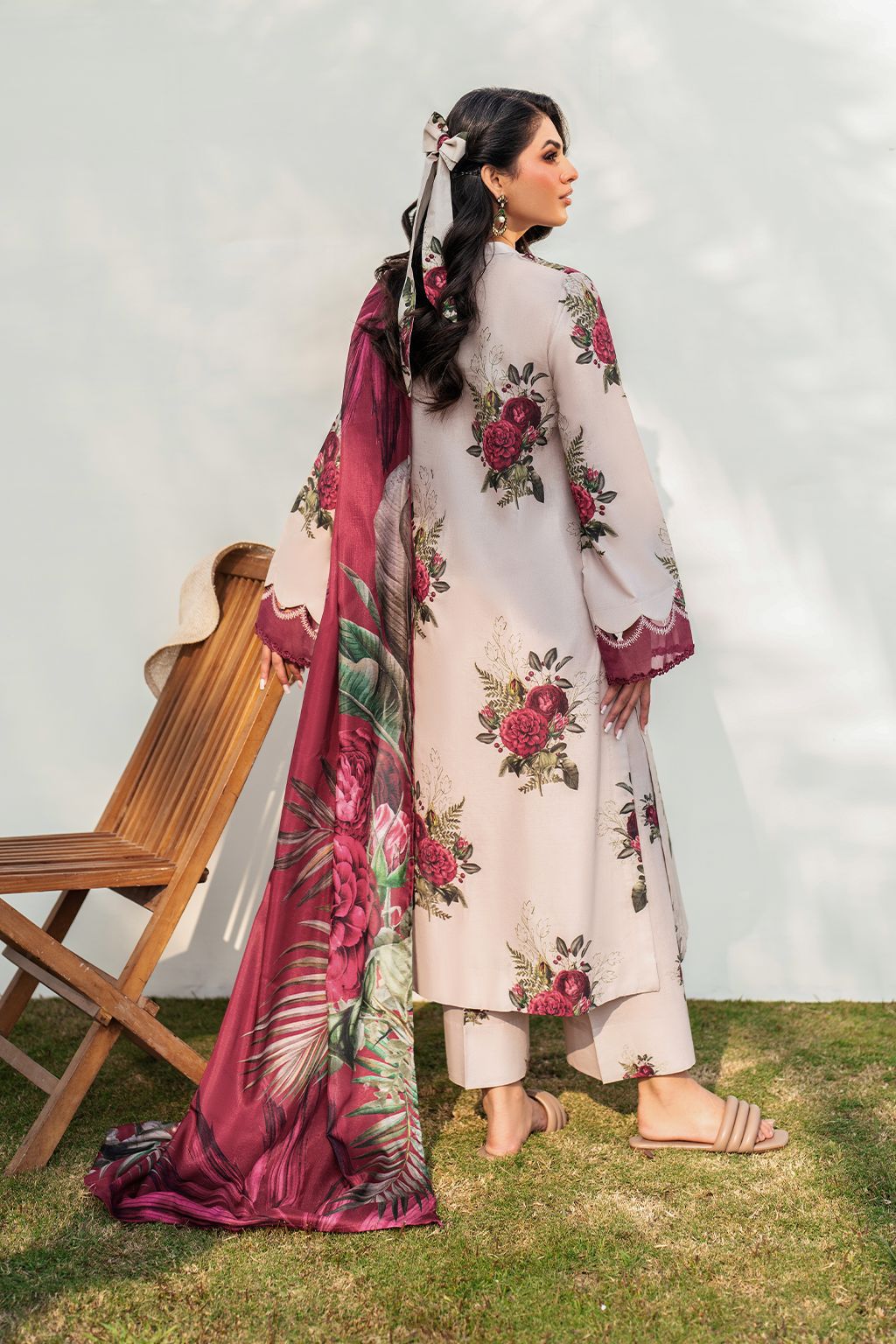 Iznik – Printed Lawn 3PC with Voil Dupatta & Organza Patches