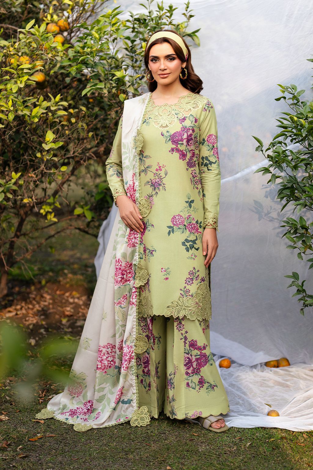 Iznik – Printed Lawn 3PC with Voil Dupatta & Organza Patches