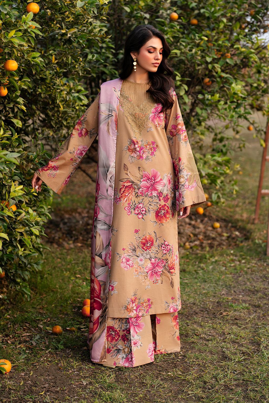 Iznik – Printed Lawn 3PC with Voil Dupatta & Organza Patches