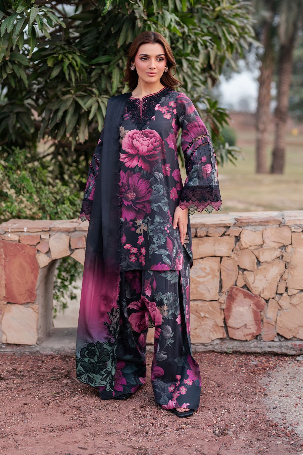 Iznik – Printed Lawn 3PC with Voil Dupatta & Organza Patches
