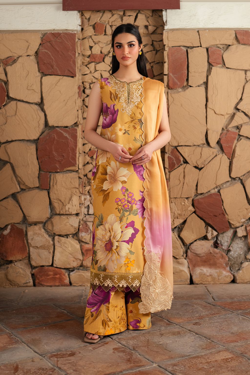 Iznik – Printed Lawn 3PC with Voil Dupatta & Organza Patches